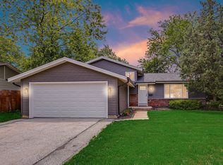 5191 Newport Dr, Oak Forest, IL 60452