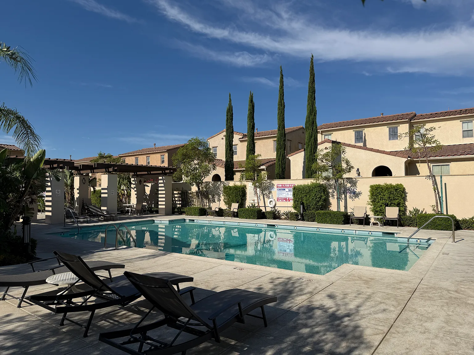 2 bed, 2.5 bath, 1221 sqft, $3,560 — Photo 3