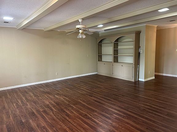 Family room;built in shelves