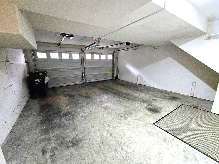 7724 E Green Lake Dr N — Photo 27