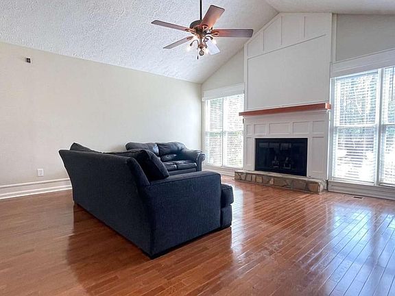 2nd image of 104 Paces Lakes Rdg