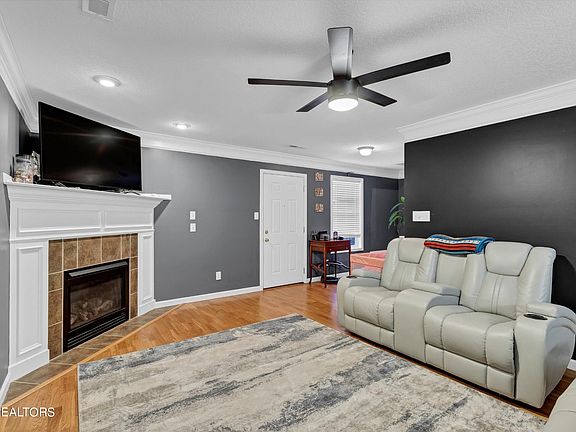 4th image of 3939 Archibald Way