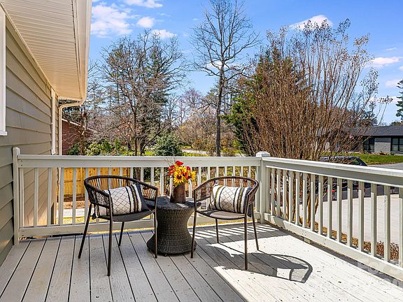 3rd image of 107 Balsam Rd