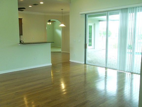 4th image of 213 Rotonda Blvd E