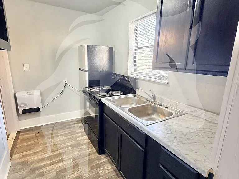 334 S Pine St — Photo 7