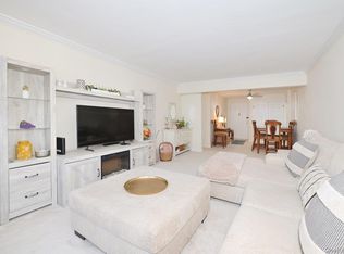 4 Birchwood Court #1O, Mineola, NY 11501