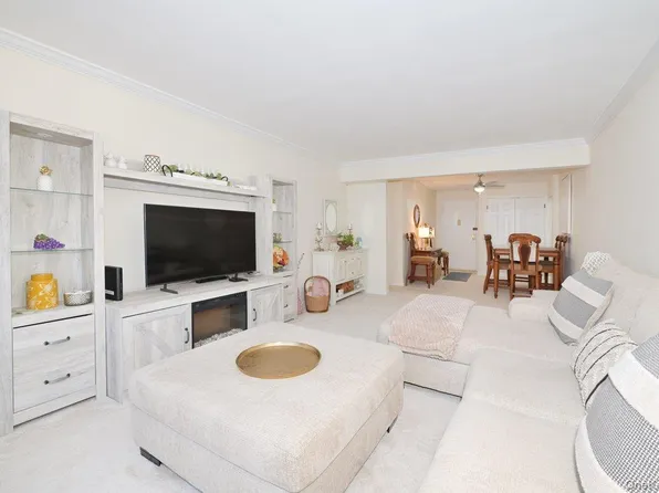 4 Birchwood Court #1O, Mineola, NY 11501