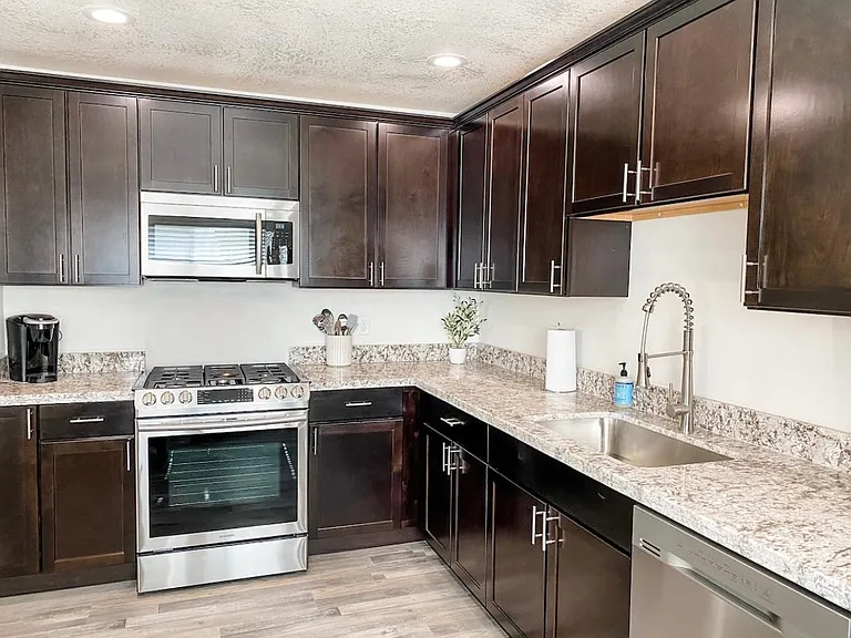 812 N Fairview St — Photo 7