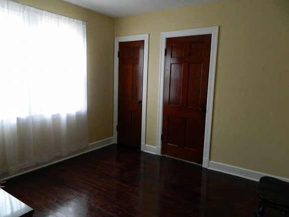 3rd image of 8925 Lucerne Ct