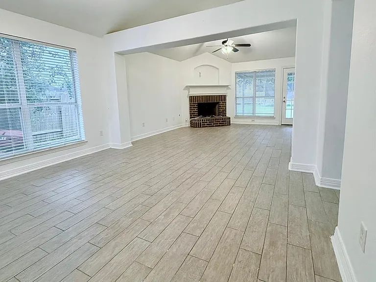 21604 Horseshoe Dr — Photo 3