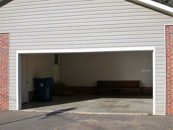 3rd image of 163 Meadowview Ln