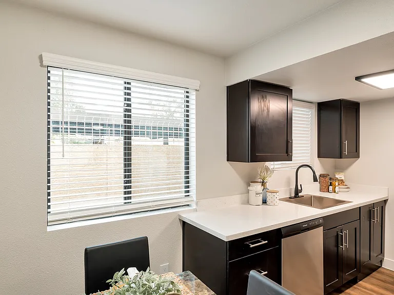 1827 E Lemon St #11 — Photo 6