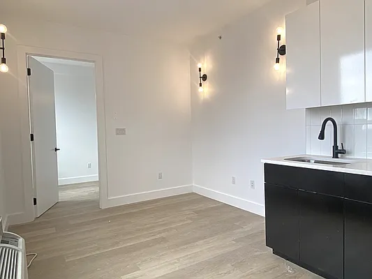 Rented by Hagstrom Management Inc | media 22