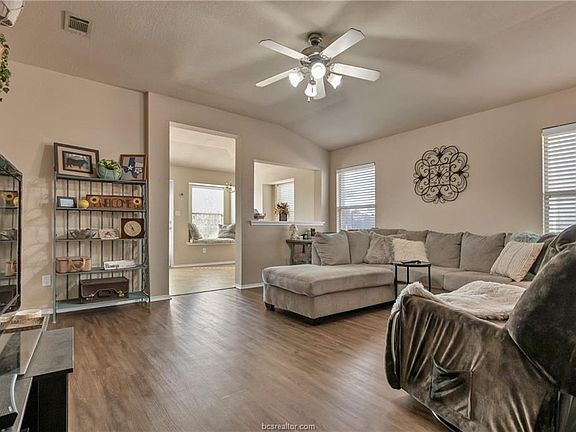 2nd image of 937 Whitewing Ln