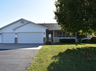 W6621 Gemstone Ct, Greenville, WI 54942