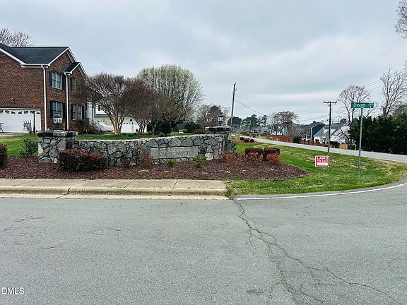 2nd image of 16 Pebble Dr #16