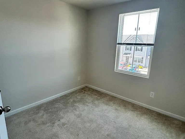 1629 Mountain Ash Ln — Photo 16