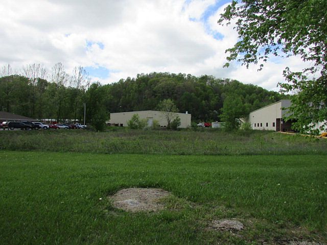 2nd image of 662 Parkway Dr