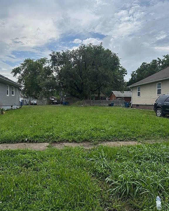 1st image of 2709 Iowa St