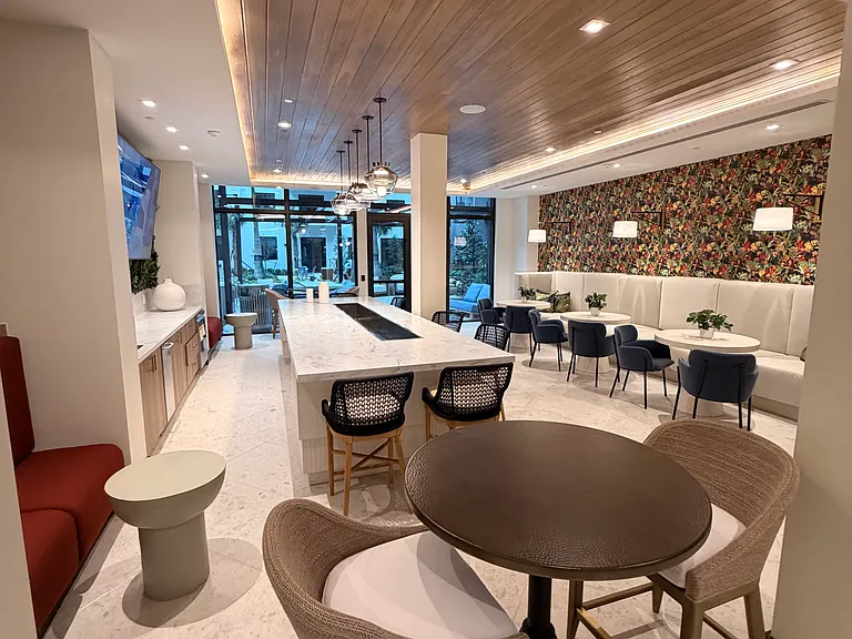 12380 Biscayne Blvd #206 — Photo 37