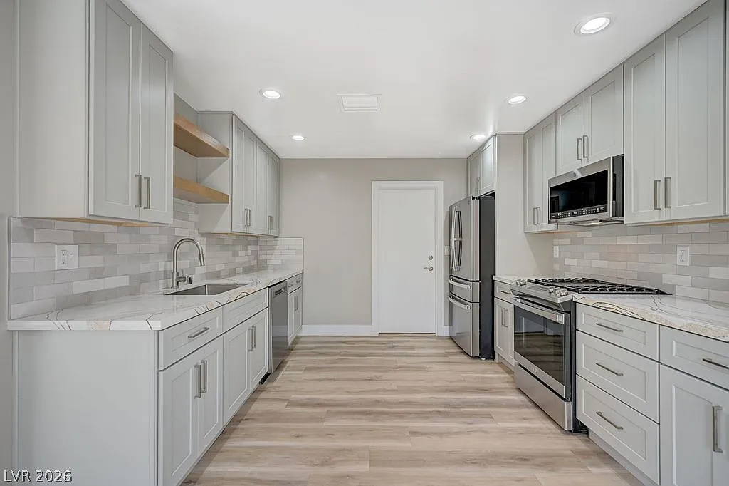 2 bed, 2.0 bath, 1625 sqft, $2,700 — Photo 2