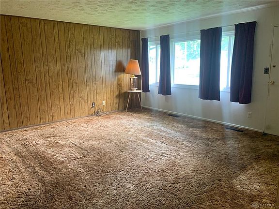 3rd image of 3625 Yellowstone Ave