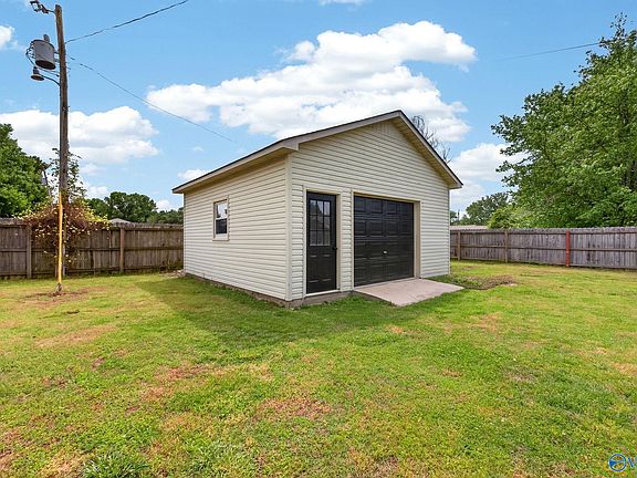 3rd image of 21996 Daveen Dr