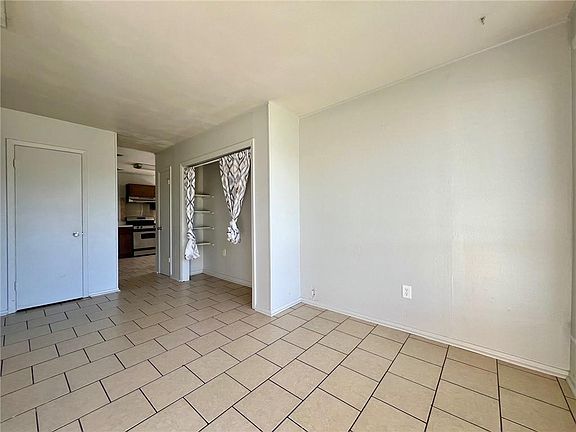 2nd image of 1581 Redwood Dr