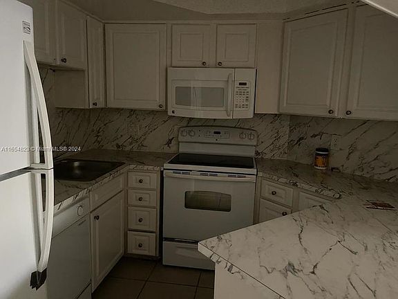 4th image of 8323 Lake Dr APT 505