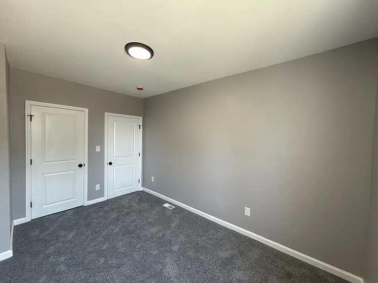 2847 W Garrison Ave — Photo 2
