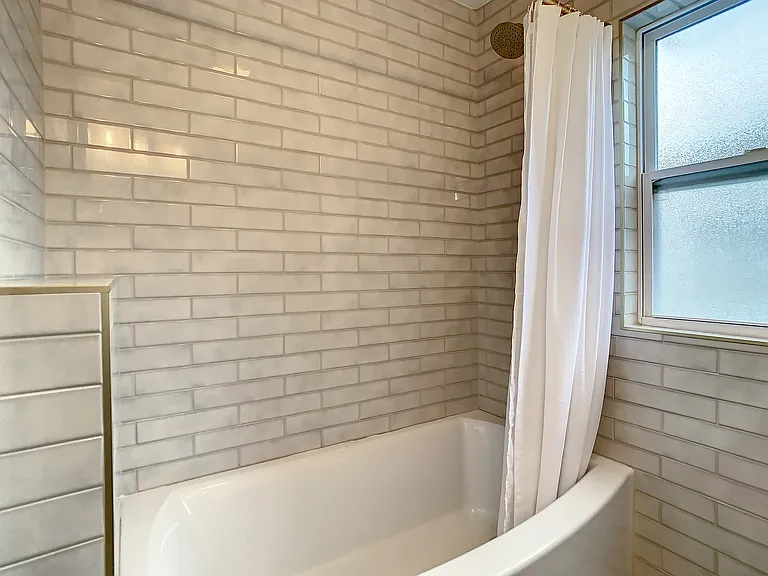 223 10th Ave N #A — Photo 23