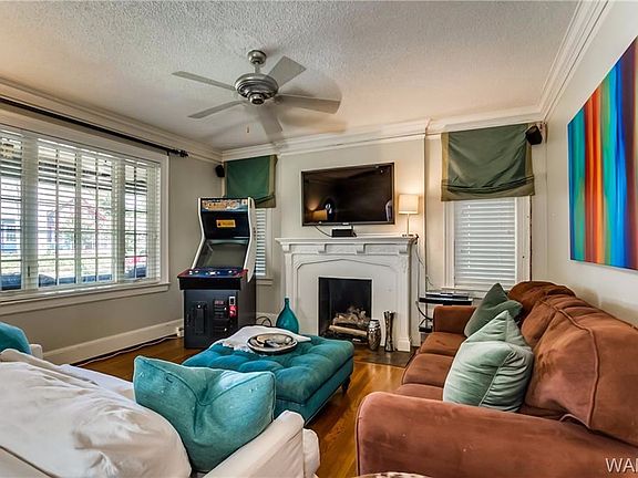 3rd image of 14 Oakwood Ct