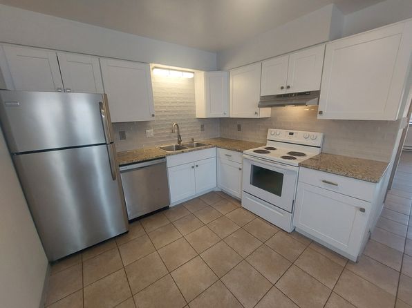 3705 Wellesley Dr NE APT A