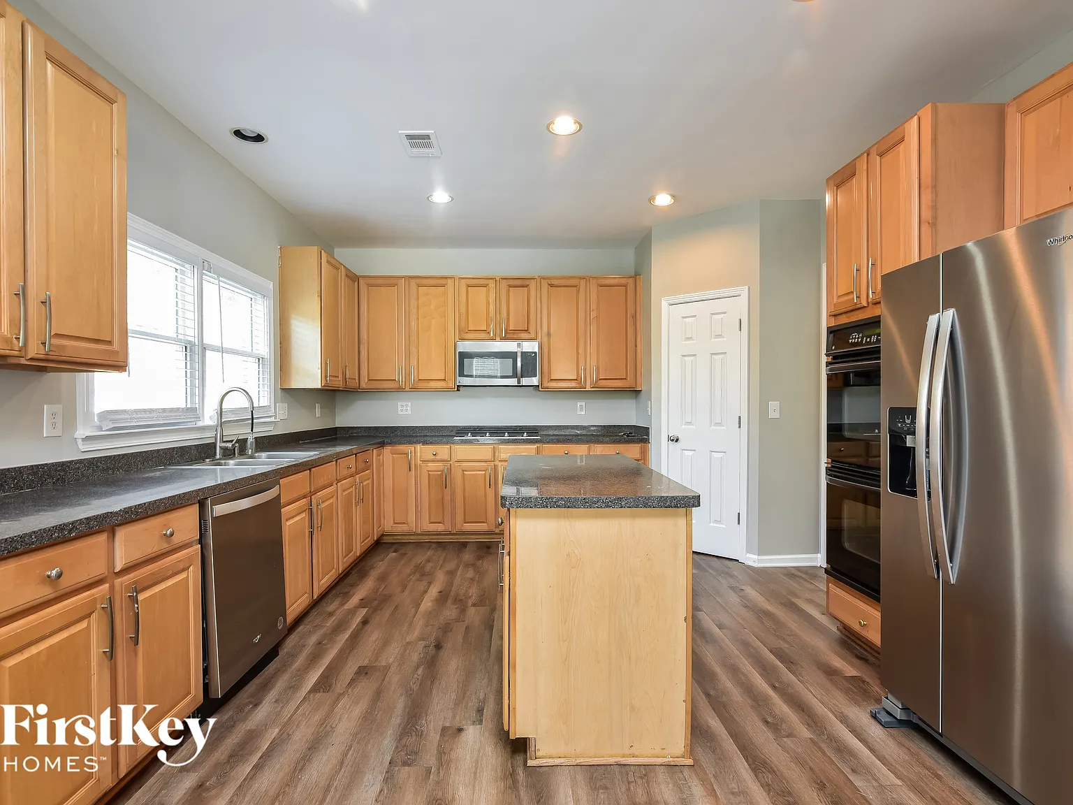 4 bed, 2.5 bath, 3106 sqft, $2,740 — Photo 4