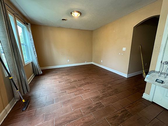 5th image of 1054 E 167th St