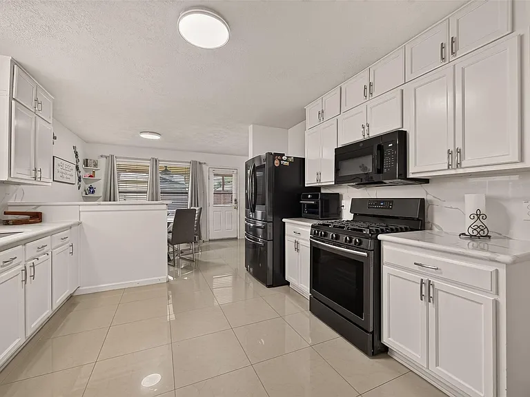 10931 View Pointe Ln — Photo 8