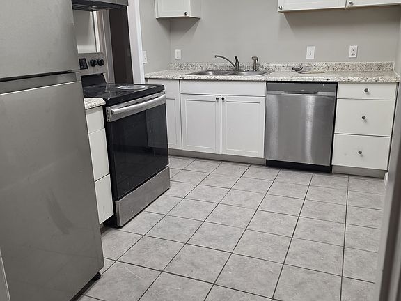 3rd image of 5072 Foxwood Pl
