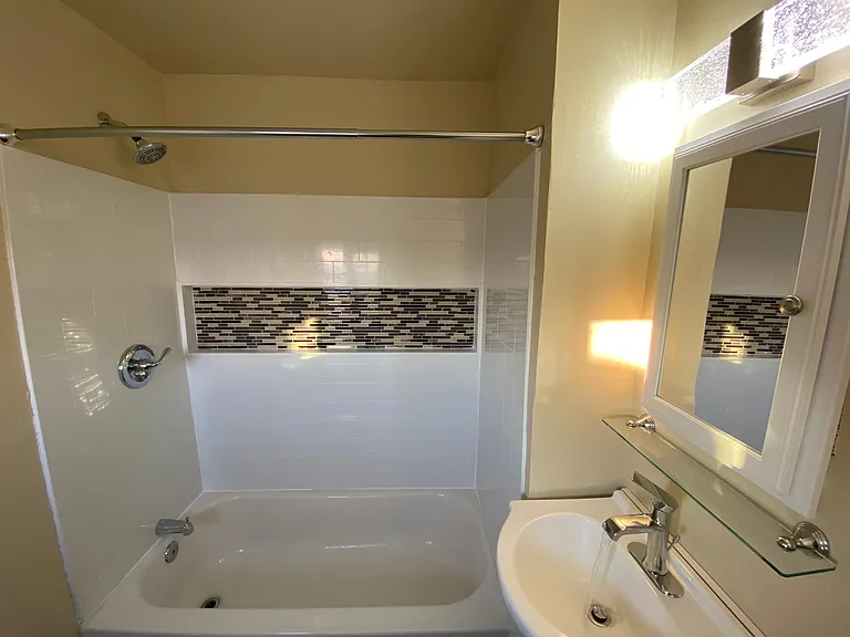 1520 W Champlost St #3F — Photo 8
