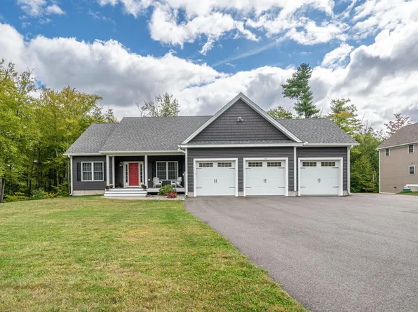 33 Churchill Drive, Hooksett, NH 03106