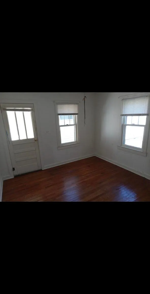 1 bed, 700 sqft, $1,050 — Photo 2