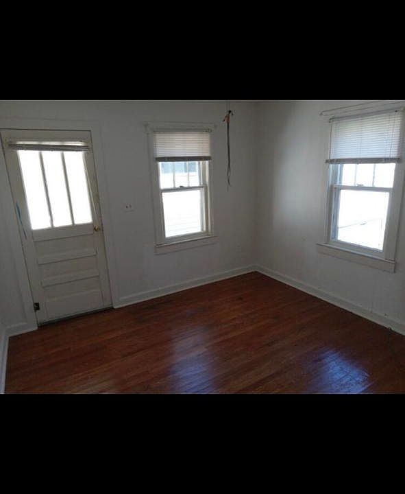 2nd image of 1508 Chestnut Ave #B