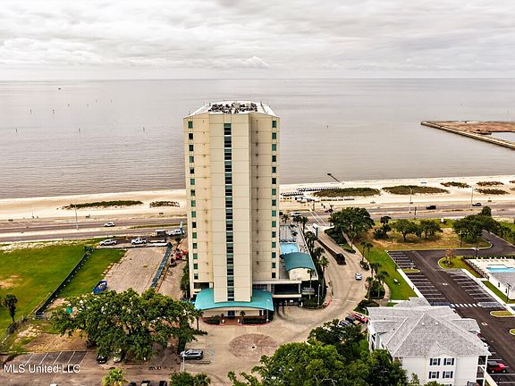 2nd image of 2060 Beach Blvd #906