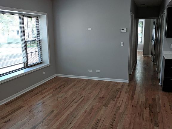 4th image of 3404 N Hamlin Ave #2S