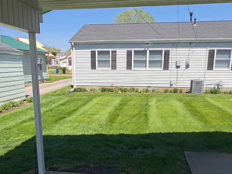 924 Clinton Ave — Photo 7