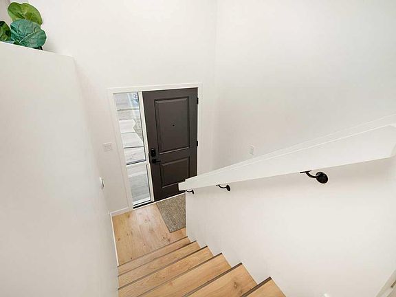 3rd image of 3012 E 47th St S