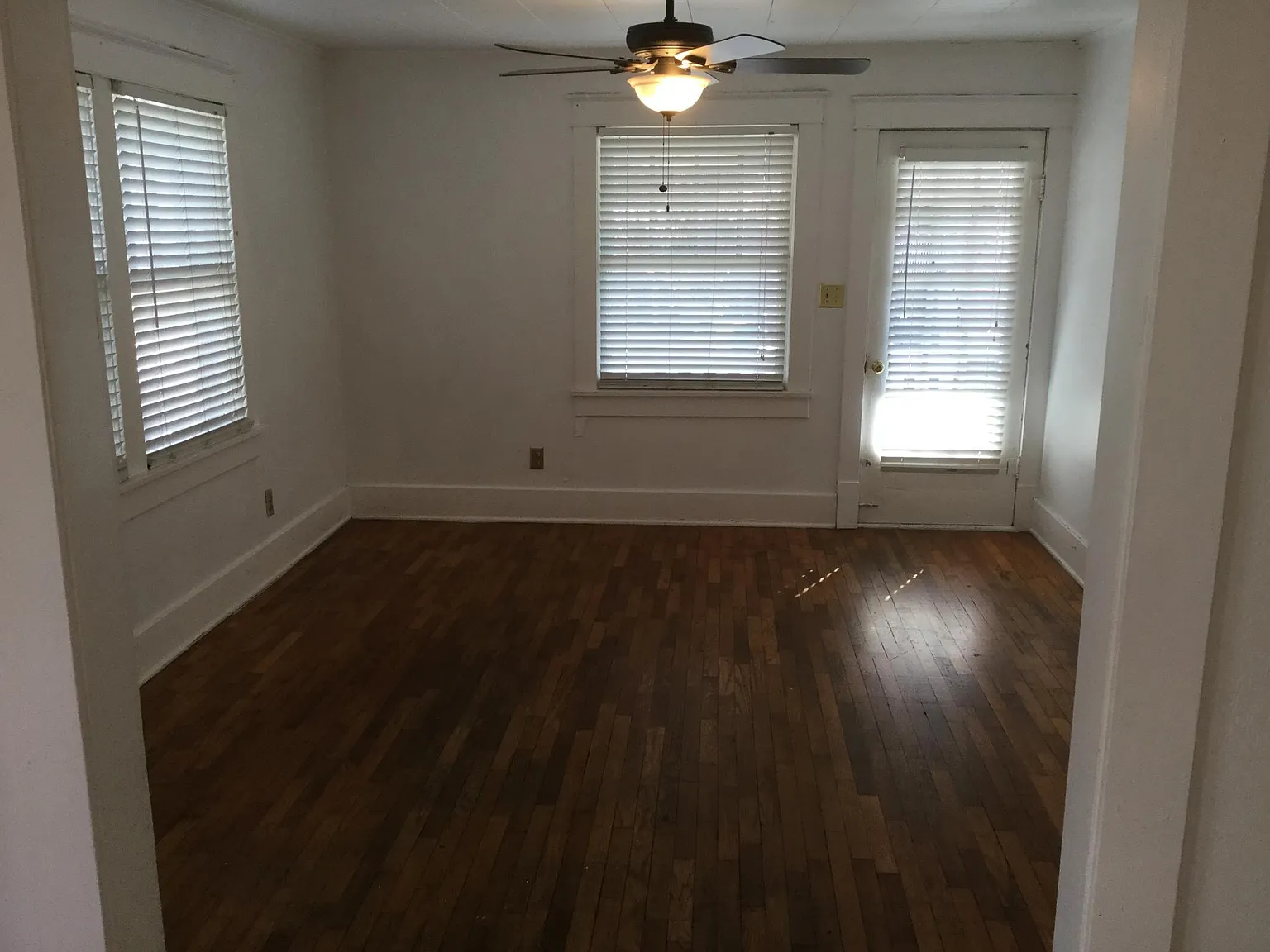 3 bed, 1200 sqft, $2,700 — Photo 2