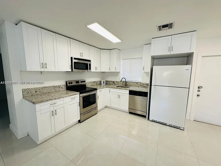 2620 NW 14th Ct — Photo 3
