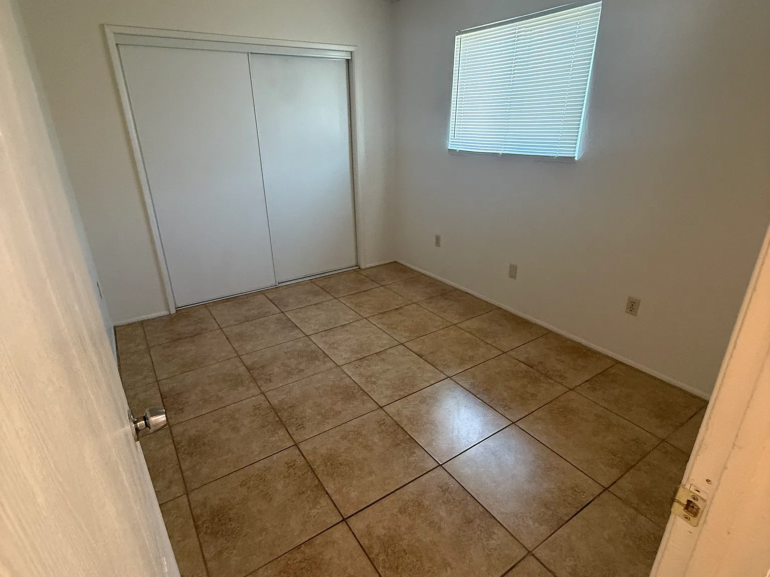 306 W Lee St — Photo 3