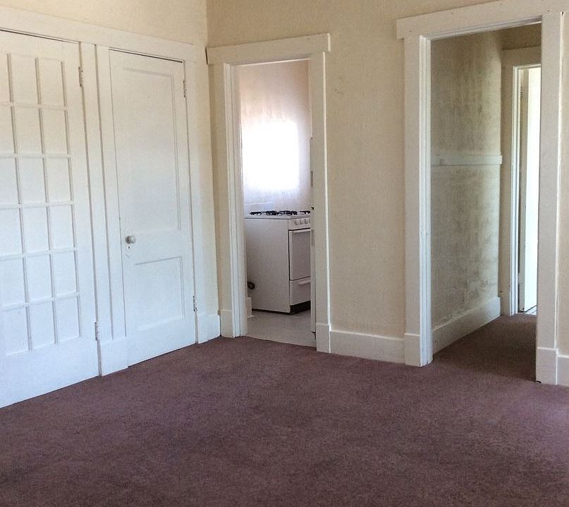 1st image of 300 S 16th St APT 305