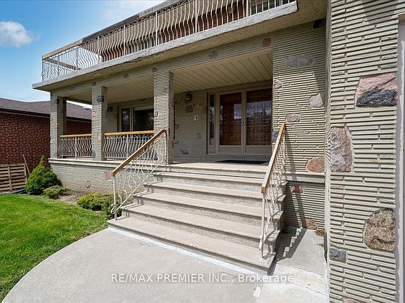 3rd image of 100 Hallsport Cres